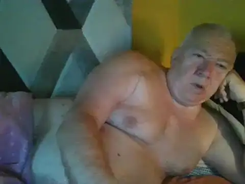Snapshot of kerzoolee57 chatting on 1, 6, 2026 kerzoolee57 online show from 1, 6, 2026
