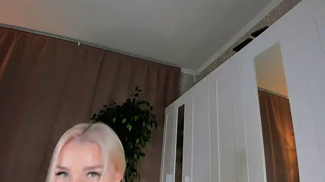 FrauSophia online show from 1, 2, 2025