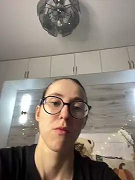 MartiniiSelenna online show from 4, 6, 2026