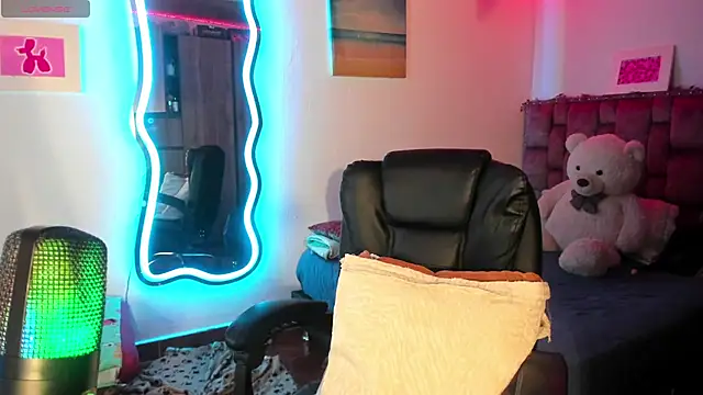 ladyrd1 online show from 12, 1, 2025