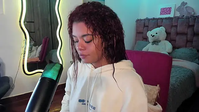 ladyrd1 online show from 18, 2, 2025