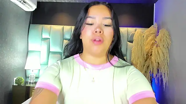 MarianaGarciaa   online show from 18, 4, 2026