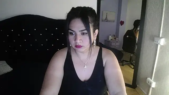 Snapshot of lucianaa_25 chatting on 20, 12, 2024 lucianaa 25 online show from 20, 12, 2024