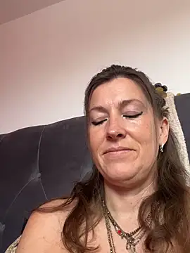Snapshot of Lwhite1 chatting on 27, 4, 2026 Lwhite1 online show from 27, 4, 2026