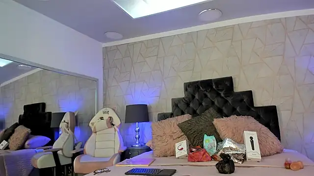 Snapshot of emily_parkerr chatting on 10, 2, 2025 emily parkerr online show from 10, 2, 2025