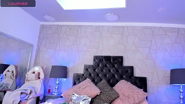 Snapshot of emily_parkerr chatting on 21, 2, 2025 emily parkerr online show from 21, 2, 2025