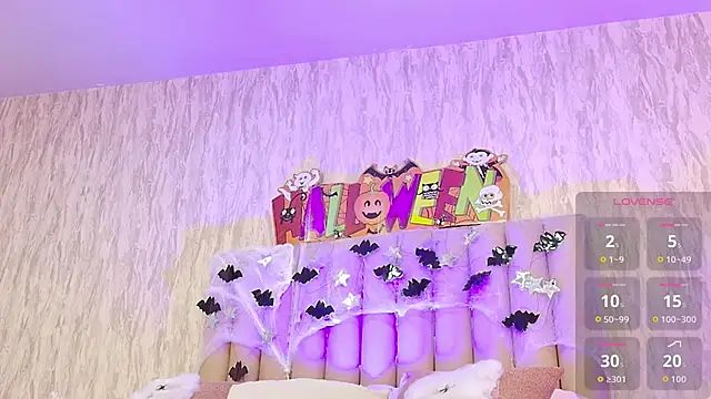 Snapshot of emily_parkerr chatting on 8, 10, 2025 emily parkerr online show from 8, 10, 2025