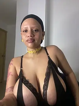 Charlotee  online show from 16, 11, 2025