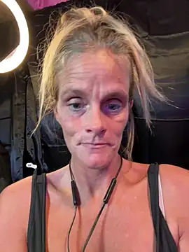 Snapshot of vixendoll87 chatting on 26, 12, 2024 vixendoll87 online show from 26, 12, 2024