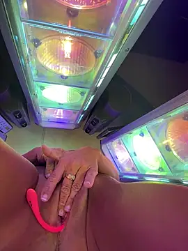 Snapshot of vixendoll87 chatting on 14, 1, 2025 vixendoll87 online show from 14, 1, 2025