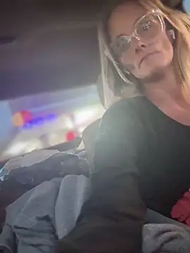 Snapshot of vixendoll87 chatting on 16, 2, 2025 vixendoll87 online show from 16, 2, 2025