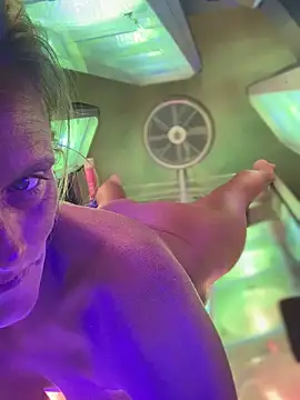 Snapshot of vixendoll87 chatting on 18, 2, 2025 vixendoll87 online show from 18, 2, 2025