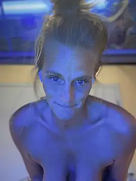 Snapshot of vixendoll87 chatting on 24, 2, 2025 vixendoll87 online show from 24, 2, 2025