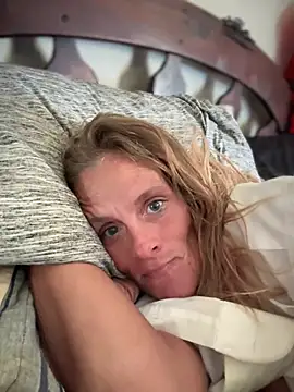 Snapshot of vixendoll87 chatting on 3, 3, 2025 vixendoll87 online show from 3, 3, 2025