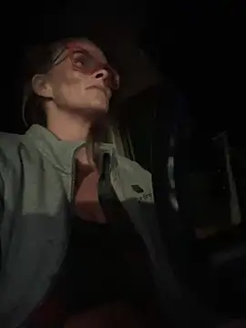 Snapshot of vixendoll87 chatting on 7, 3, 2025 vixendoll87 online show from 7, 3, 2025