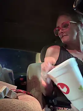 Snapshot of vixendoll87 chatting on 9, 3, 2025 vixendoll87 online show from 9, 3, 2025