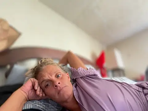 Snapshot of vixendoll87 chatting on 10, 3, 2025 vixendoll87 online show from 10, 3, 2025