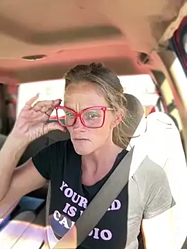 Snapshot of vixendoll87 chatting on 18, 3, 2025 vixendoll87 online show from 18, 3, 2025