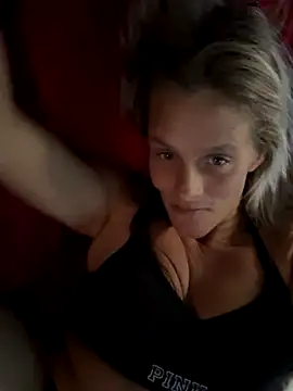 Snapshot of vixendoll87 chatting on 13, 11, 2025 vixendoll87 online show from 13, 11, 2025