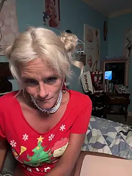 Snapshot of vixendoll87 chatting on 5, 12, 2025 vixendoll87 online show from 5, 12, 2025