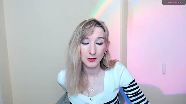 Snapshot of AmandaSell chatting on 9, 5, 2026 AmandaSell online show from 9, 5, 2026