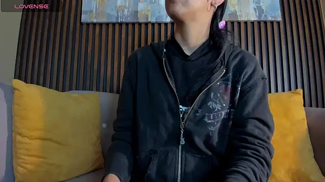 Tamaraakins online show from 5, 3, 2025