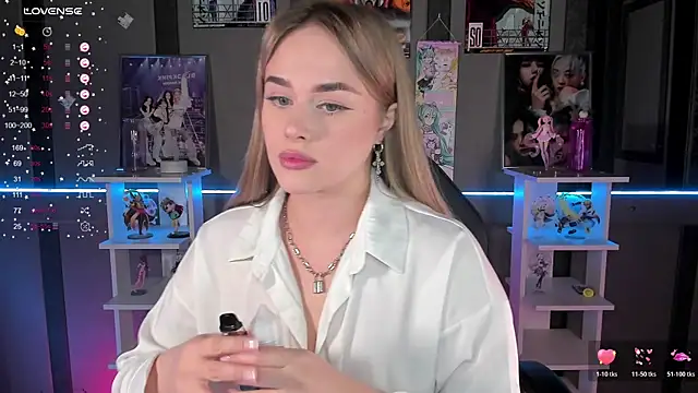 Snapshot of Ellen_Soft chatting on 12, 11, 2025 Ellen Soft online show from 12, 11, 2025