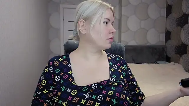 Snapshot of natusik chatting on 15, 11, 2025 natusik online show from 15, 11, 2025