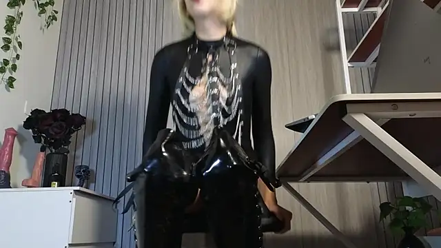 Snapshot of Martha_Hoffman chatting on 8, 5, 2026 Martha Hoffman online show from 8, 5, 2026