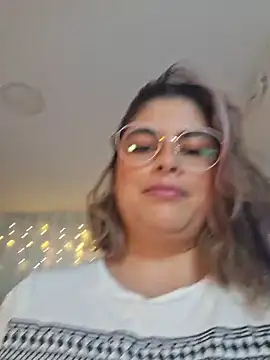 Juliietha servas online show from 5, 3, 2026