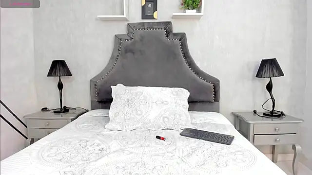 LaurenSnow online show from 2, 11, 2025