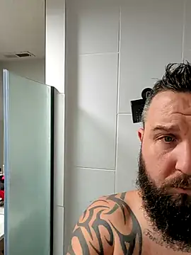 Snapshot of beardedbeasty86 chatting on 12, 11, 2025 beardedbeasty86 online show from 12, 11, 2025