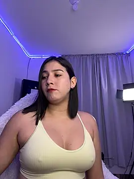 BellaNaye  online show from 27, 2, 2025