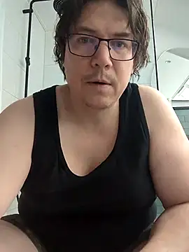 Snapshot of owned_by_goddess_laurie chatting on 14, 5, 2026 owned by goddess laurie online show from 14, 5, 2026
