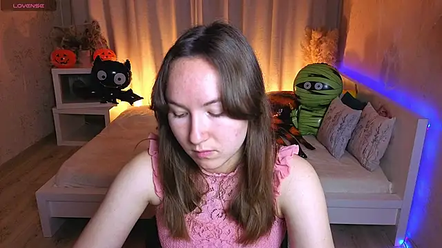 Little doll meow online show from 24, 10, 2025