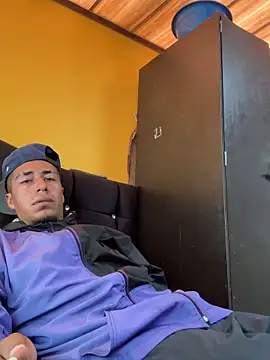 Snapshot of zpmiguel chatting on 7, 1, 2026 zpmiguel online show from 7, 1, 2026