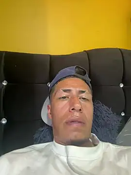 Snapshot of zpmiguel chatting on 5, 4, 2026 zpmiguel online show from 5, 4, 2026