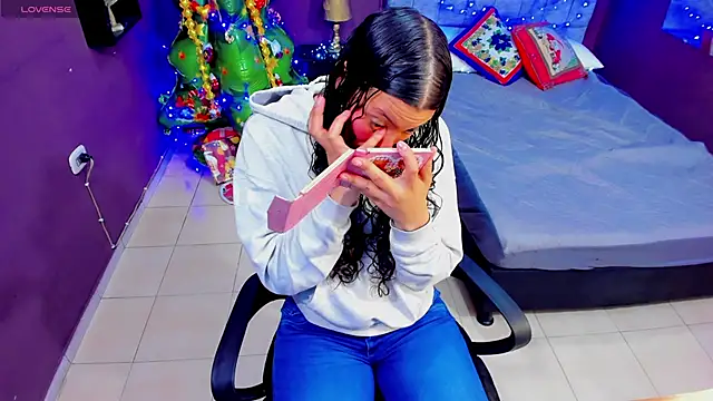 Lana stone  online show from 13, 12, 2024