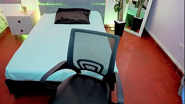 Lana stone  online show from 19, 3, 2026