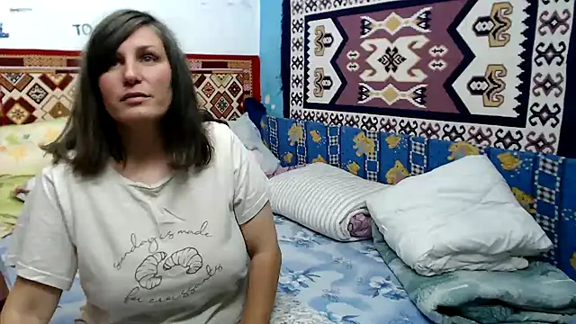 Snapshot of AdelineBlueEyes chatting on 3, 10, 2025 AdelineBlueEyes online show from 3, 10, 2025