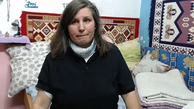 Snapshot of AdelineBlueEyes chatting on 6, 10, 2025 AdelineBlueEyes online show from 6, 10, 2025