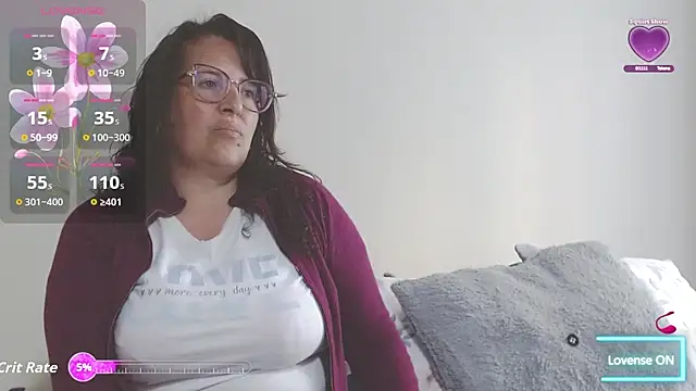 Snapshot of honeyhot_paty chatting on 13, 9, 2025 honeyhot paty online show from 13, 9, 2025