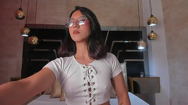 DaraBeckett online show from 13, 10, 2025