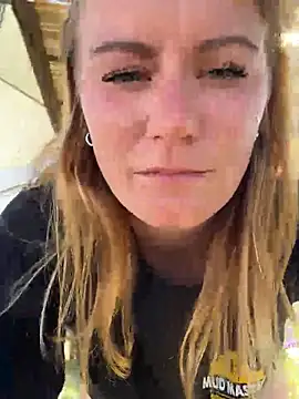 selenaluvv online show from 19, 4, 2026