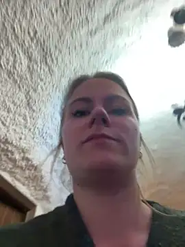 selenaluvv online show from 20, 4, 2026