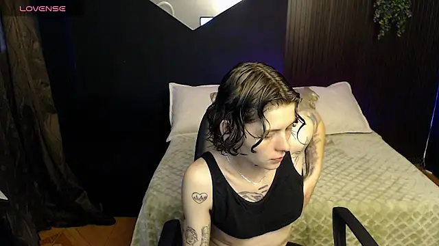 pretty cristal69 online show from 19, 2, 2026