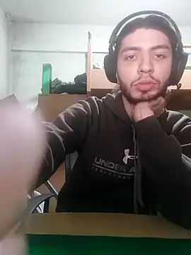 Snapshot of kleineid77 chatting on 8, 3, 2025 kleineid77 online show from 8, 3, 2025