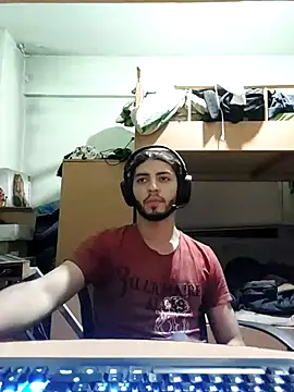 Snapshot of kleineid77 chatting on 8, 11, 2025 kleineid77 online show from 8, 11, 2025