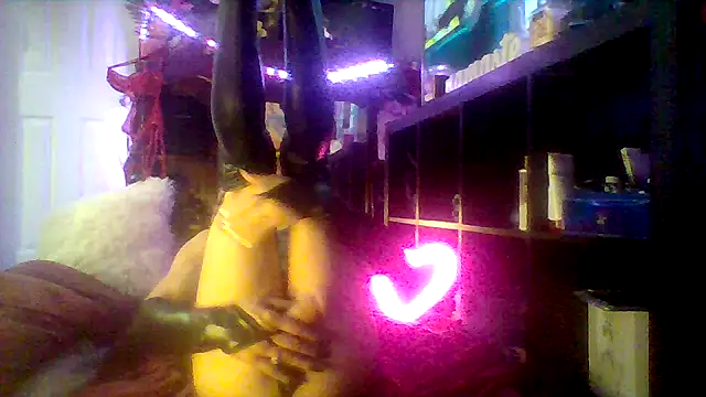 Snapshot of JessicaFitney chatting on 26, 10, 2025 JessicaFitney online show from 26, 10, 2025