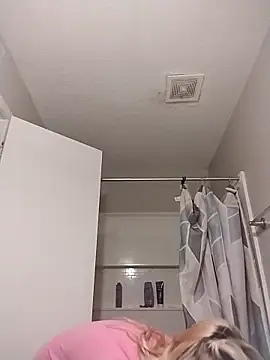 xWhoreAbleX Pika online show from 11, 4, 2026